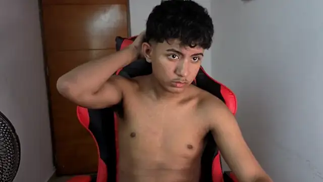 Snapshot of Alluringangel23 chatting on March 17, 2026, 12:04 am Alluringangel23 online show from March 17, 2026, 12:04 am