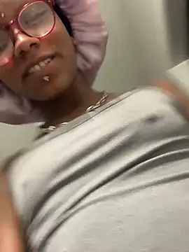 xouniq online show from January 14, 2026, 8:53 am