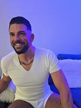 Angelo 33 online show from February 6, 2026, 8:01 pm