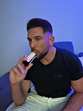 Angelo 33 online show from February 9, 2026, 8:35 pm