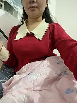 Snapshot of Avelyn-n chatting on February 3, 2026, 12:42 am Avelyn-n online show from February 3, 2026, 12:42 am