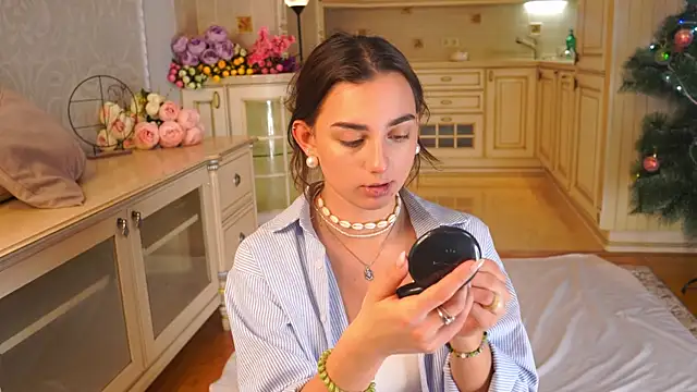 MinnaShummon online show from January 10, 2026, 10:17 am