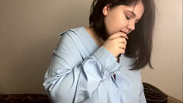 Snapshot of LunaBlakes chatting on February 13, 2026, 7:48 am LunaBlakes online show from February 13, 2026, 7:48 am