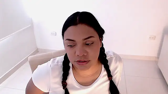Snapshot of isabelateran chatting on July 17, 2026, 6:57 pm isabelateran online show from July 17, 2026, 6:57 pm