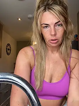 Snapshot of Scarlett_the_girlnextdoor chatting on May 19, 2026, 1:17 pm Scarlett the girlnextdoor online show from May 19, 2026, 1:17 pm
