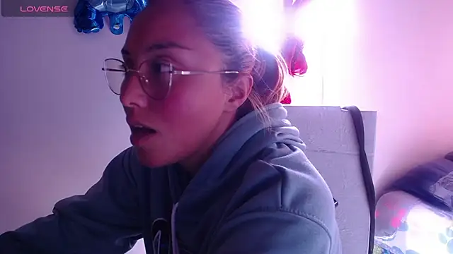 Velvet Moon33 online show from February 25, 2026, 6:50 pm