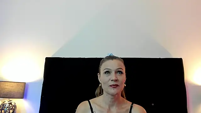 Snapshot of angel_yours11 chatting on July 8, 2026, 2:38 am angel yours11 online show from July 8, 2026, 2:38 am
