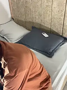 Snapshot of JessyRay_ chatting on February 9, 2026, 8:35 pm JessyRay online show from February 9, 2026, 8:35 pm