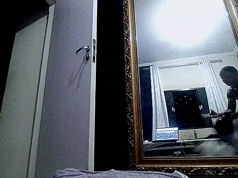 Snapshot of paolla23cm_brasil chatting on March 6, 2026, 2:30 am paolla23cm brasil online show from March 6, 2026, 2:30 am