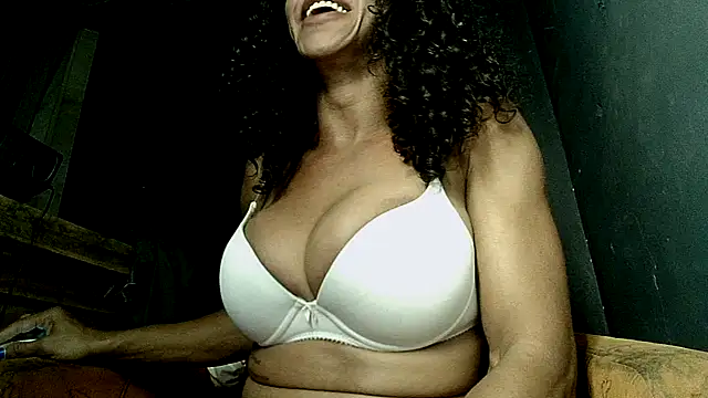 Snapshot of paolla23cm_brasil chatting on May 14, 2026, 3:24 am paolla23cm brasil online show from May 14, 2026, 3:24 am