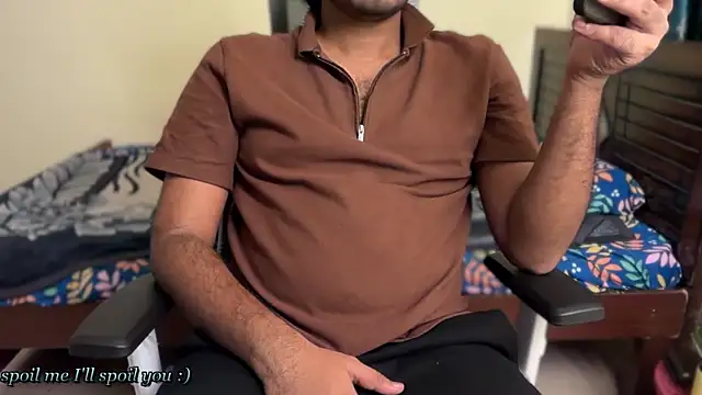 Snapshot of Ruthless_guyy chatting on June 19, 2026, 6:45 pm Ruthless guyy online show from June 19, 2026, 6:45 pm