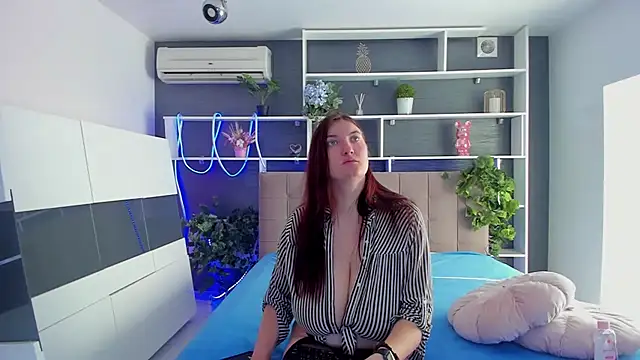 StephieRousee online show from March 11, 2026, 6:19 am