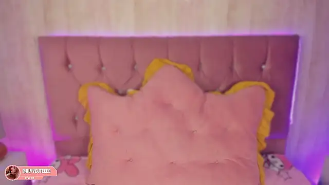 alyy cut3 online show from March 26, 2026, 9:09 pm