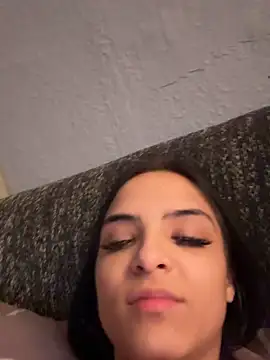 Snapshot of Evelin199 chatting on April 4, 2026, 12:53 am Evelin199 online show from April 4, 2026, 12:53 am