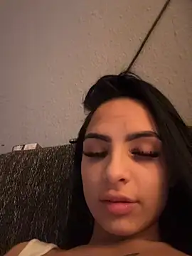 Snapshot of Evelin199 chatting on May 3, 2026, 7:53 pm Evelin199 online show from May 3, 2026, 7:53 pm