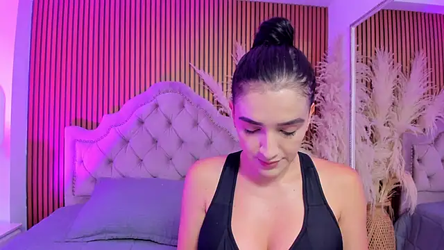 Violett hott  online show from March 4, 2026, 12:22 pm