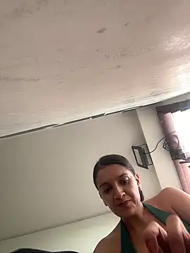 Violett hott  online show from April 13, 2026, 12:21 pm