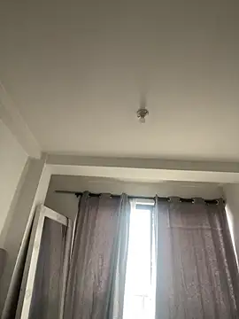 Snapshot of Violett_hott_ chatting on May 26, 2026, 12:23 pm Violett hott online show from May 26, 2026, 12:23 pm