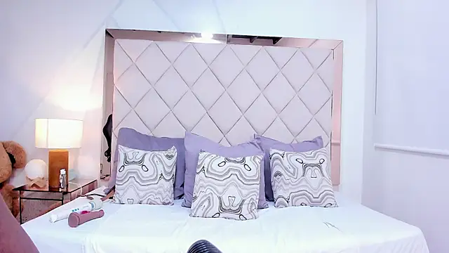 Snapshot of honeyy_cherry chatting on January 13, 2026, 12:10 pm honeyy cherry online show from January 13, 2026, 12:10 pm