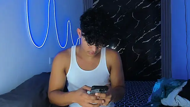 Snapshot of jamescurly00 chatting on January 13, 2026, 12:16 am jamescurly00 online show from January 13, 2026, 12:16 am