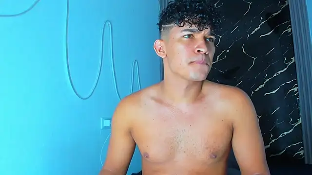 Snapshot of jamescurly00 chatting on January 19, 2026, 1:20 am jamescurly00 online show from January 19, 2026, 1:20 am