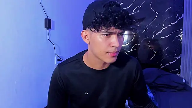 Snapshot of jamescurly00 chatting on February 8, 2026, 5:11 am jamescurly00 online show from February 8, 2026, 5:11 am