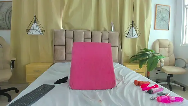 scarlettjohnson  online show from May 29, 2026, 1:31 pm