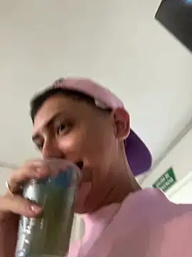 Iamcami  online show from April 7, 2026, 7:03 pm