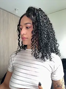 crystal dlun online show from February 18, 2026, 3:08 pm