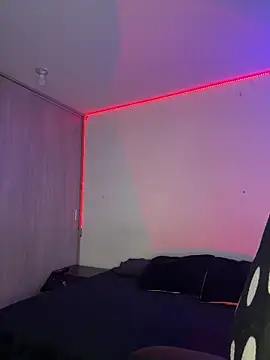 crystal dlun online show from April 1, 2026, 5:21 pm