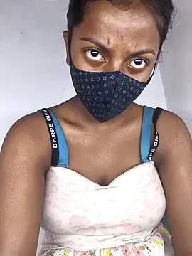 Royal-girl78 online show from February 18, 2026, 3:52 pm