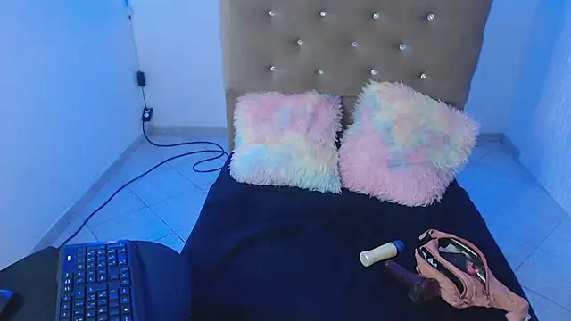 sexy bonnie 18 online show from January 13, 2026, 3:50 pm