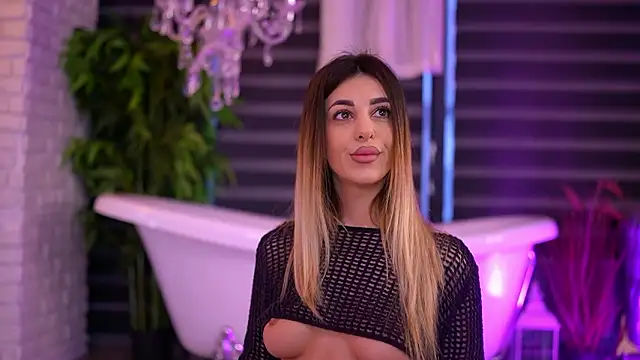 Snapshot of ItsIvyLicious chatting on February 16, 2026, 5:47 am ItsIvyLicious online show from February 16, 2026, 5:47 am