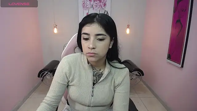Snapshot of Adri_gomez_x chatting on April 18, 2026, 11:03 am Adri gomez x online show from April 18, 2026, 11:03 am