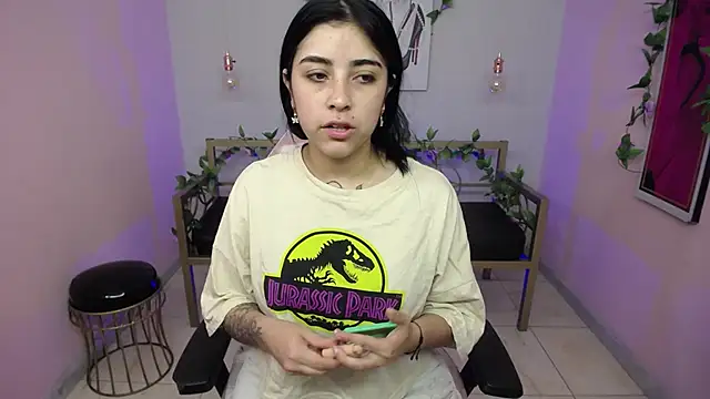 Snapshot of Adri_gomez_x chatting on July 18, 2026, 12:53 pm Adri gomez x online show from July 18, 2026, 12:53 pm