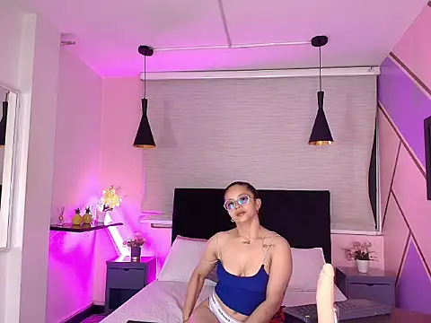 Coraliiine  online show from March 20, 2026, 10:20 am