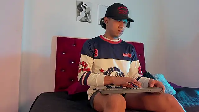 Liamsubtle01 online show from February 17, 2026, 11:07 am