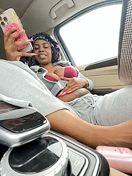 oshun6360 online show from March 11, 2026, 4:24 pm