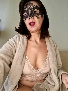 larizinha2026 online show from May 25, 2026, 4:57 pm
