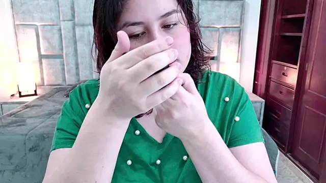 azul veraa online show from April 2, 2026, 12:14 pm