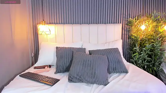 LunaKarther online show from February 7, 2026, 10:08 am