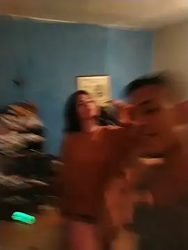 Chiquitoperopeligroso4 online show from January 15, 2026, 7:02 am