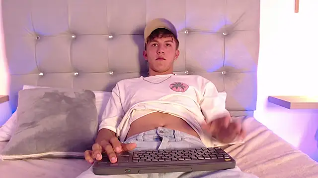 Snapshot of johnny_blake_ chatting on January 7, 2026, 7:16 pm johnny blake online show from January 7, 2026, 7:16 pm