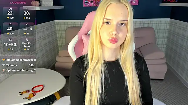 NicoletaCooper online show from January 18, 2026, 1:48 pm