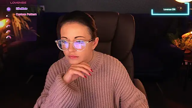 Snapshot of Dafni_Monn chatting on November 7, 2025, 6:57 am Dafni Monn online show from November 7, 2025, 6:57 am