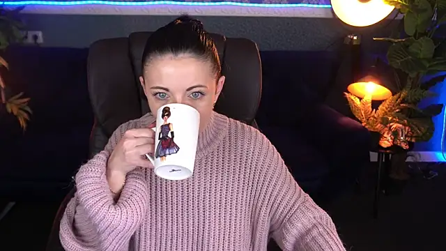 Snapshot of Dafni_Monn chatting on November 19, 2025, 6:46 am Dafni Monn online show from November 19, 2025, 6:46 am