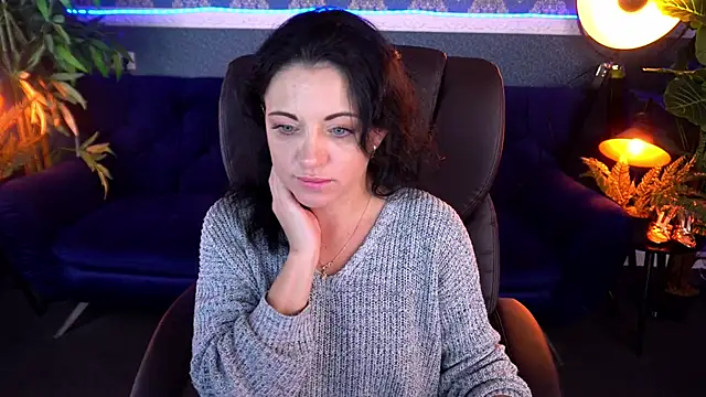 Snapshot of Dafni_Monn chatting on November 21, 2025, 6:45 am Dafni Monn online show from November 21, 2025, 6:45 am