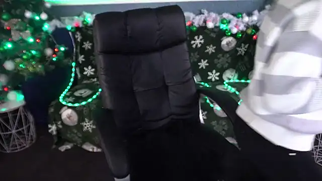 Snapshot of Dafni_Monn chatting on December 16, 2025, 6:40 am Dafni Monn online show from December 16, 2025, 6:40 am