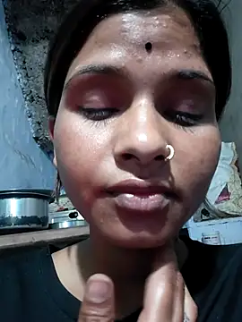 Nirasha cute online show from February 14, 2026, 6:04 pm