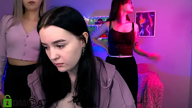 monica xcx online show from April 11, 2026, 7:18 pm